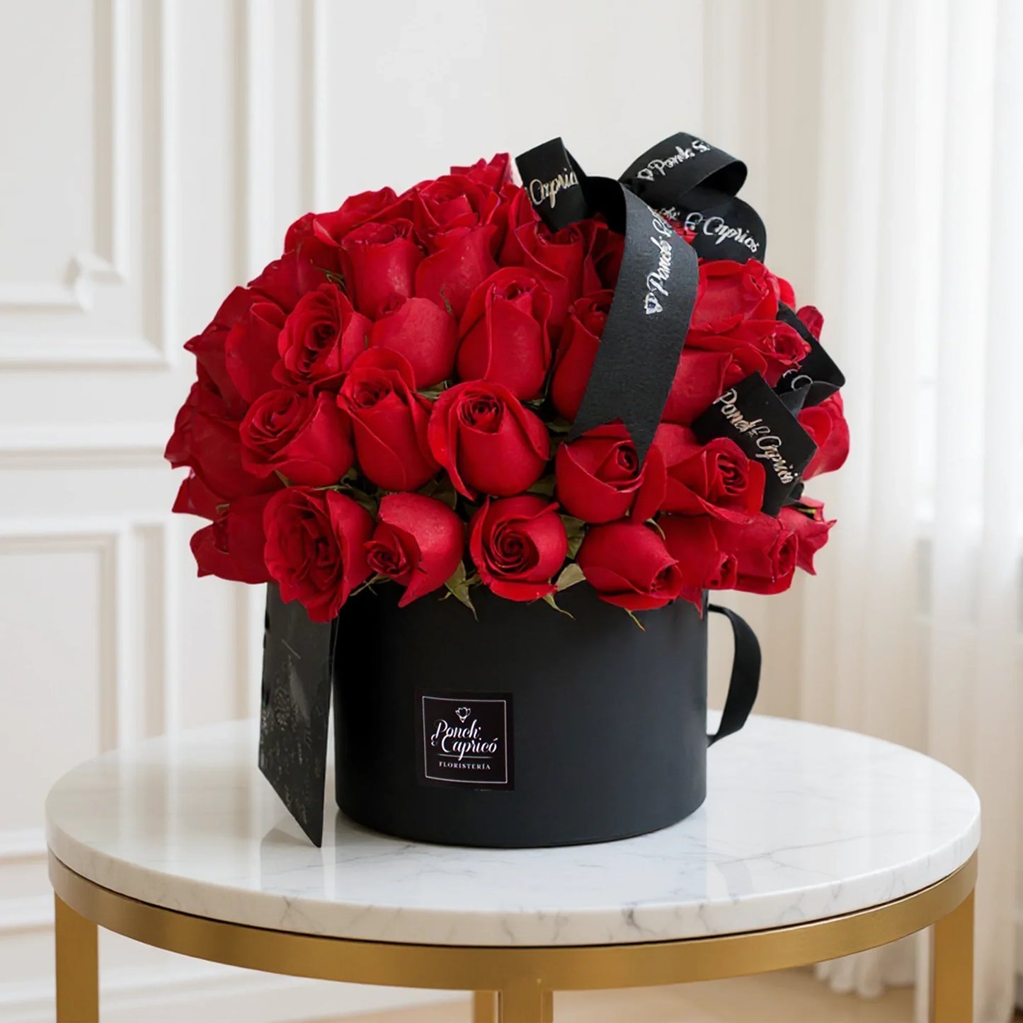 60 Rosas Rojas en Caja -Domo. Floreria Ponch y Caprico.