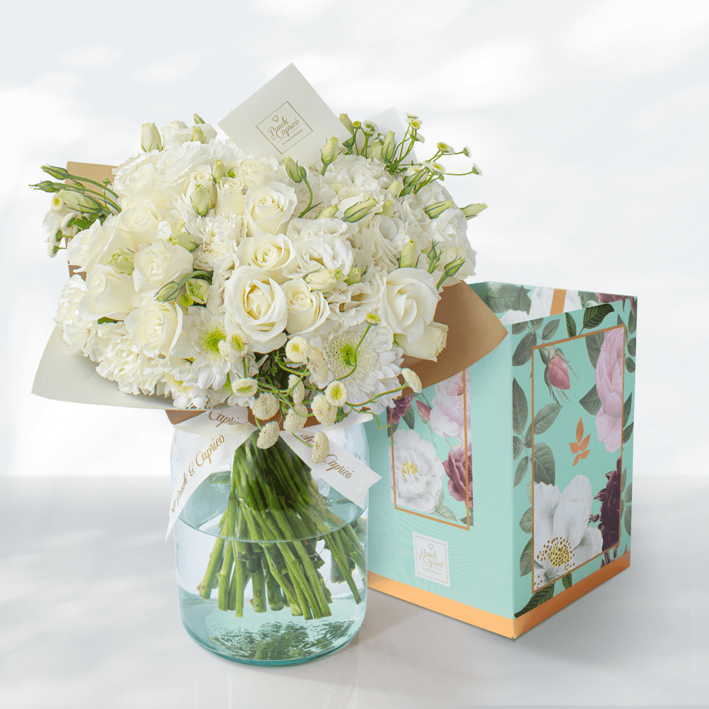 Arreglo Floral de Rosas Blancas, Clavel, Lisianthus y Tanaceto Blanco -GI029-