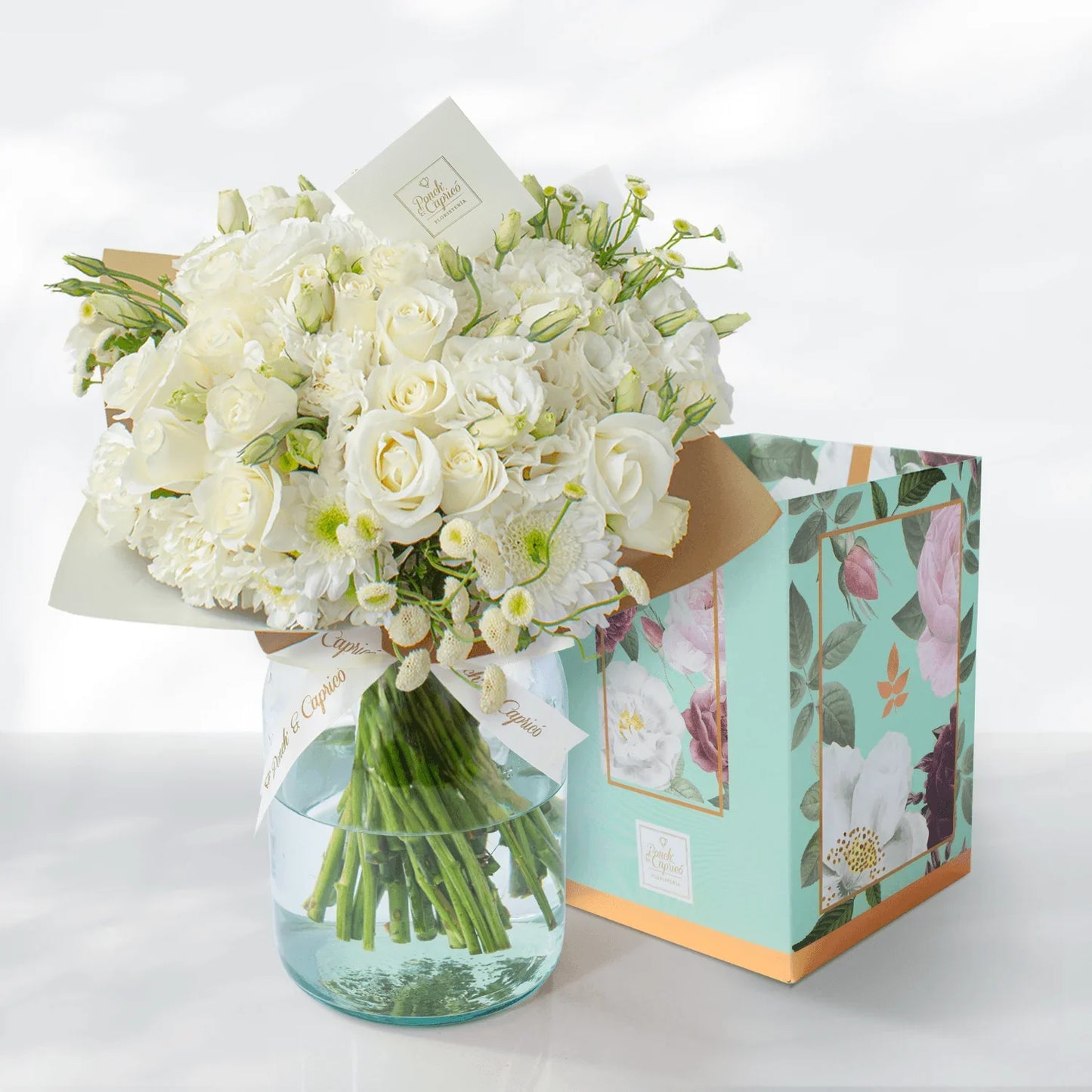 Arreglo Floral de Rosas Blancas, Clavel, Lisianthus y Tanaceto Blanco -GI029-