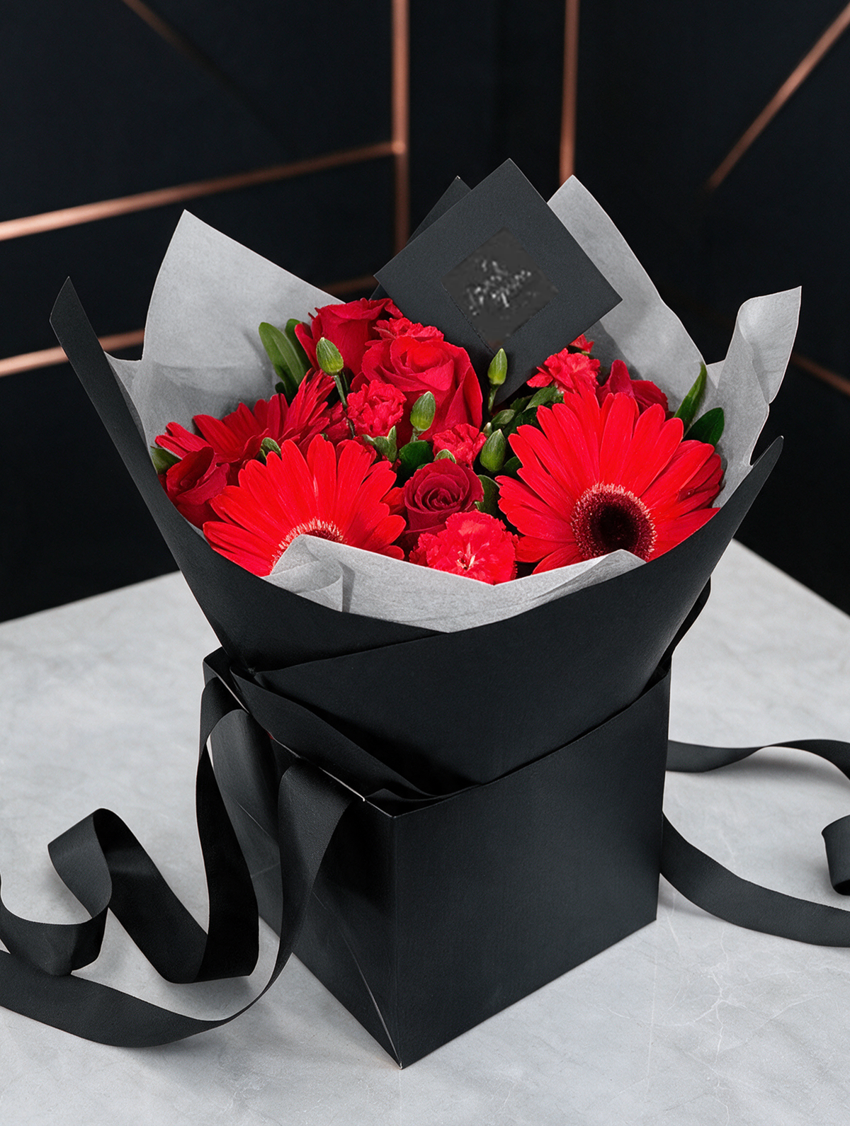 Bouquet de Rosas Rojas, Gerberas Rojas y Clavellinas Rojas.. Floreria CDMX Ponch y Caprico.
