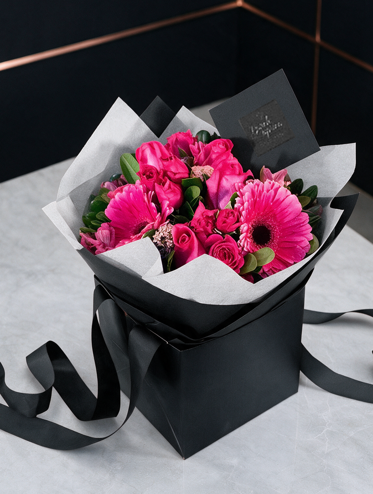 Bouquet Rosas, Mini Rosas y Gerberas -Fuchsia. Floreria CDMX Ponch y Caprico.