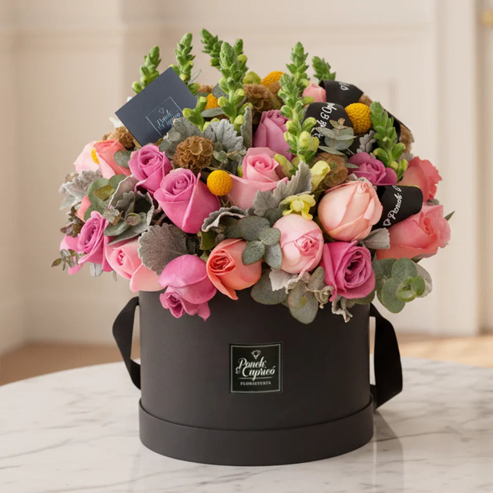 Arreglo floral de Rosas con Boca de dragón, Escabiosa, Craspedia -Domo-