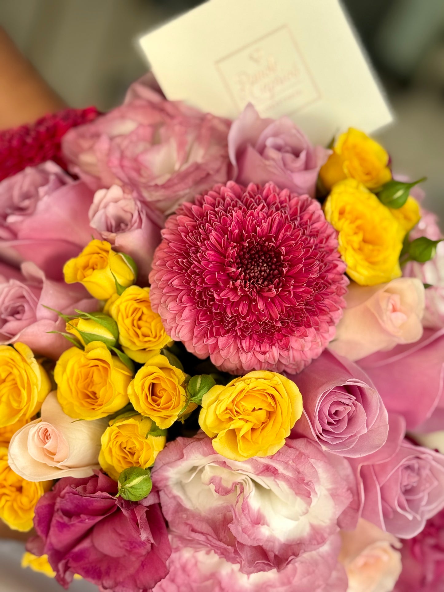 Arreglo Floral de Rosas, Lisianthus y Gerberas Multipétalo | Caja boutique