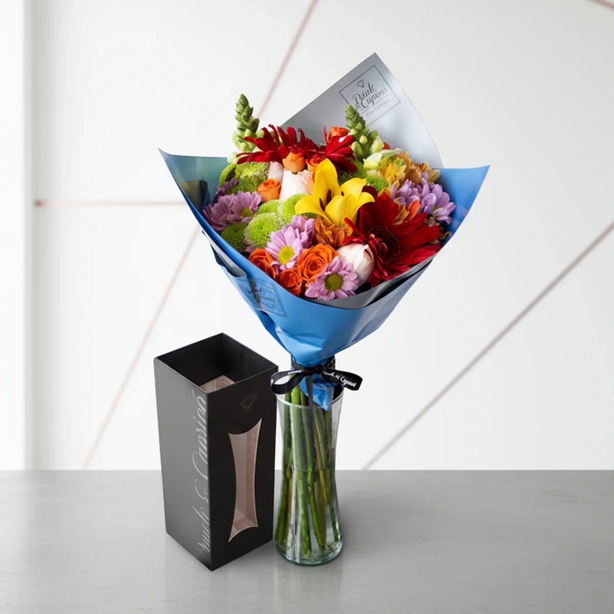 Ramo de Gerberas, Lillies, Rosas y Boca Dragón - PRAM014 - con Florero Ponch y Caprico Floreria