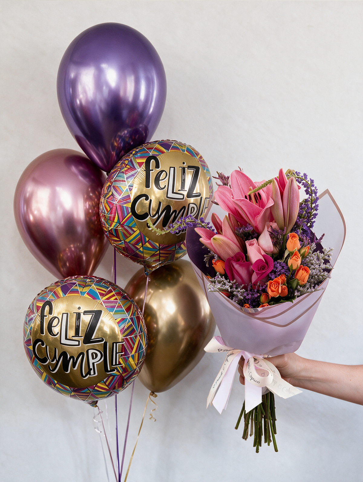 Ramo de Lilis, Mini Rosa Naranja, y Rosa Fucsia con Bouquet de Globos -SET037- con Globos con Helio de Feliz Cumple Ponch y Caprico