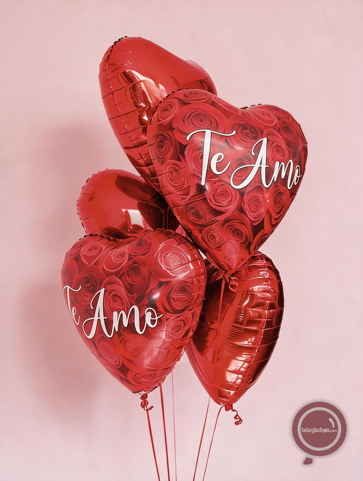 Bouquet de Globos de Amor Inflados con Helio - Te amo (con fondo de Rosas Rojas)