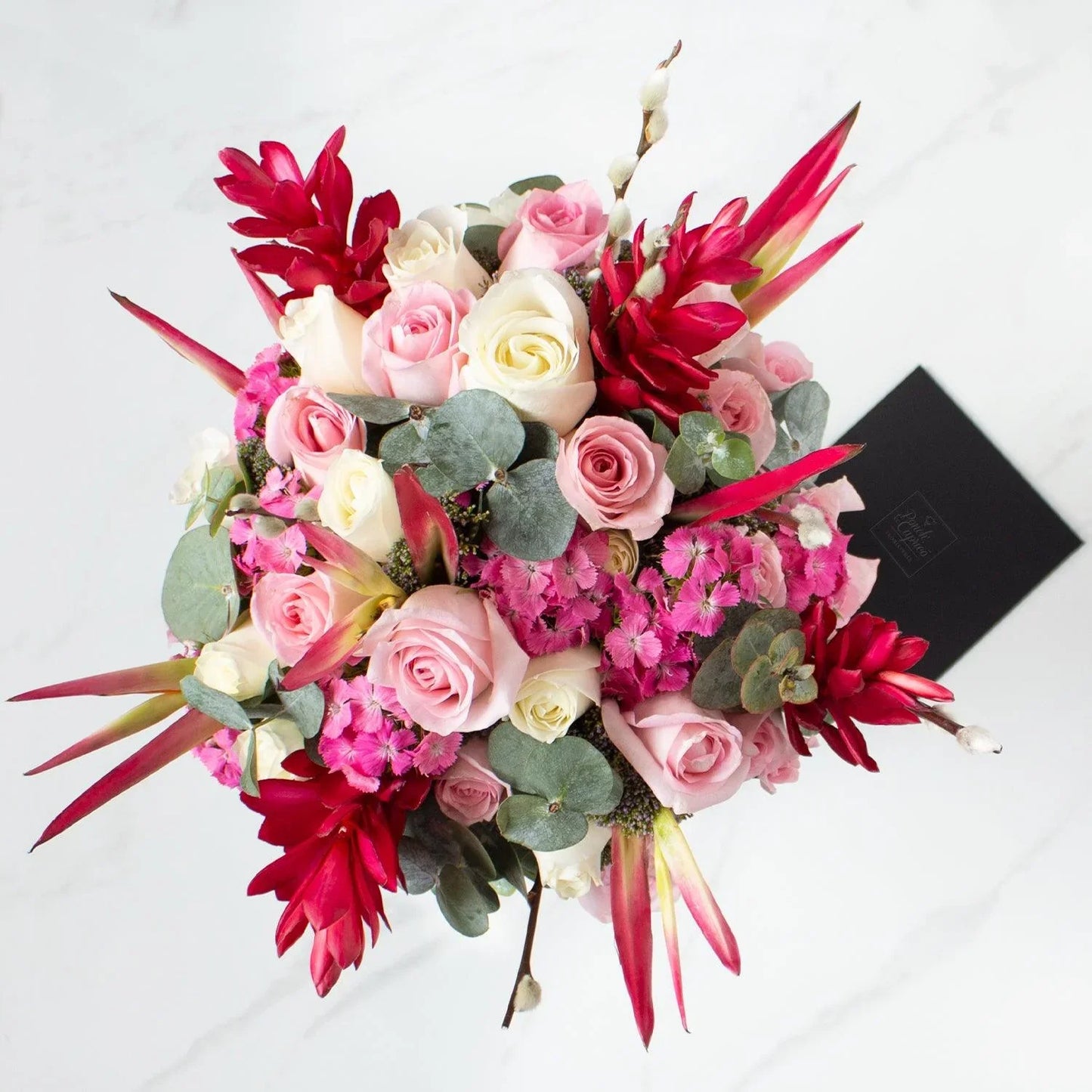 Blumenstrauß aus Rosen, Hawaiianischen Rosen, Breanthus, Avecillas und Traquedium, -in Vase- ALA005