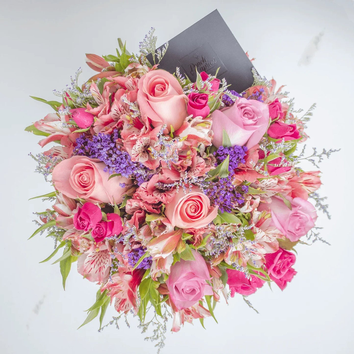 Blumenarrangement aus Mix-Rosen, rosa Alstromelie und Schaum -GI017-