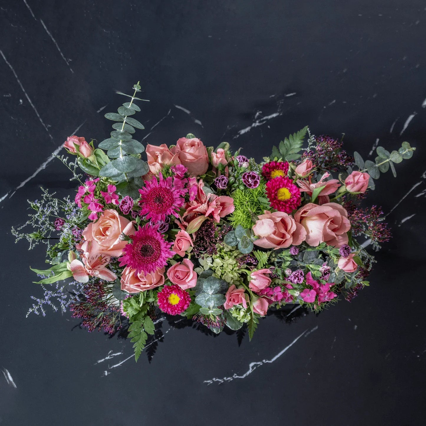 Flowers in pink rose basket type (beautiful), Magenta and Mini Rosas (beautiful) - PCAN027 - gerberas -