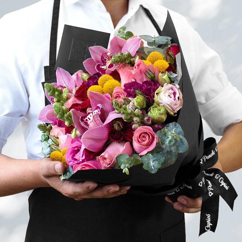 Orquideas-Lisianthus-Rosas-Mini-Rosas-y-Craspedia. Flores a domicilio Ponch y Caprico