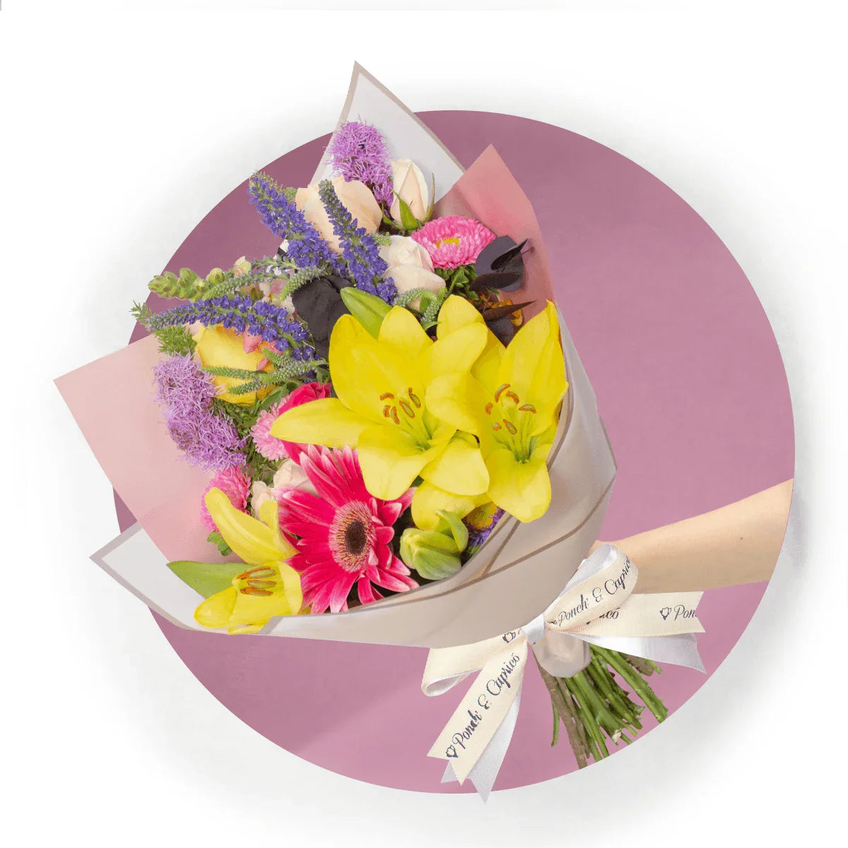 Ramillete de Rosa Amarilla, Rosa Fucsia, Lillies Amarillas, Eucalipto Negro, Leatriz y Rosa Avalanche + Bouquet de Globos de Amor -SET066-