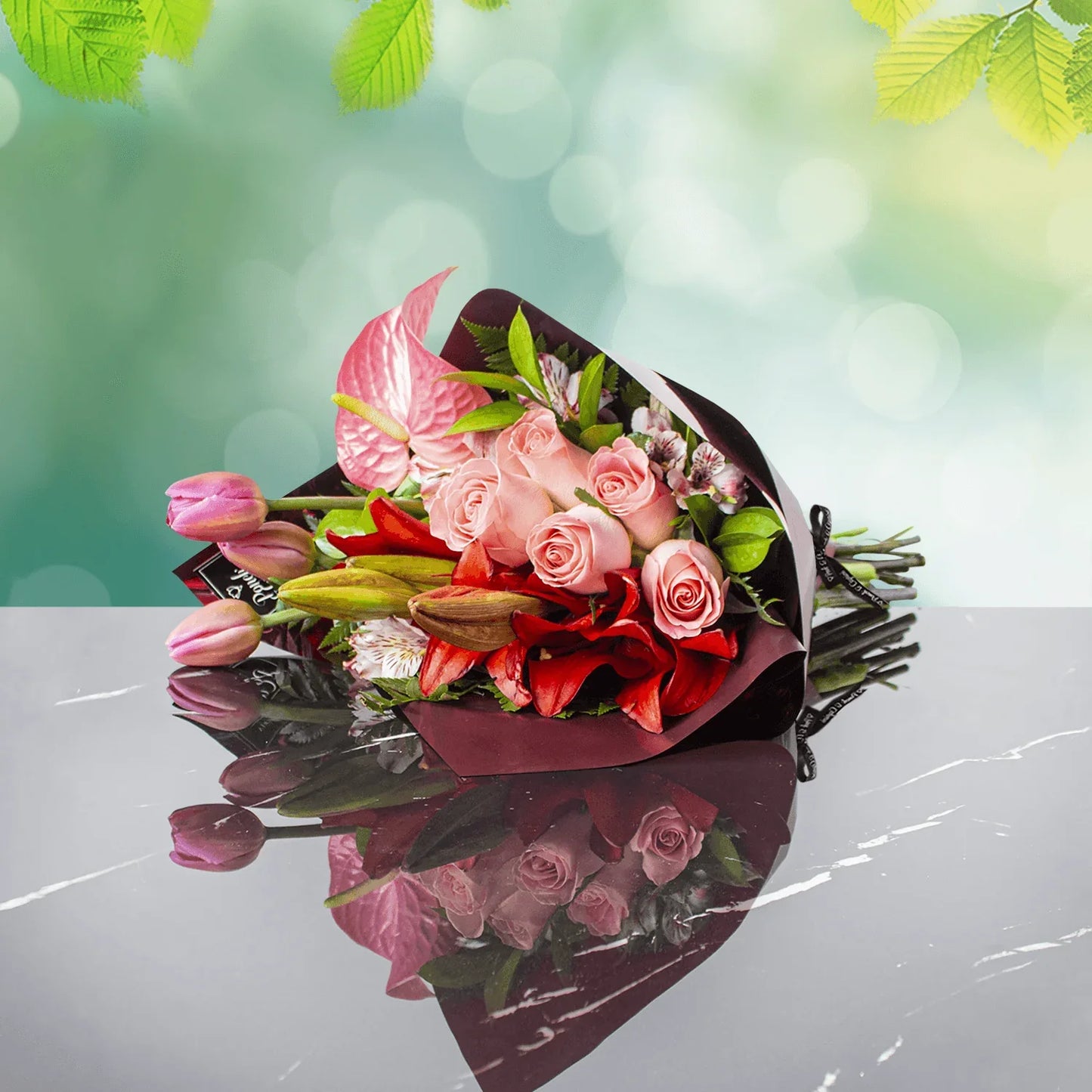 Ramo de Tulipanes, Roses, Anturio et Lillies avec Bouquet de Balloos -Set028-