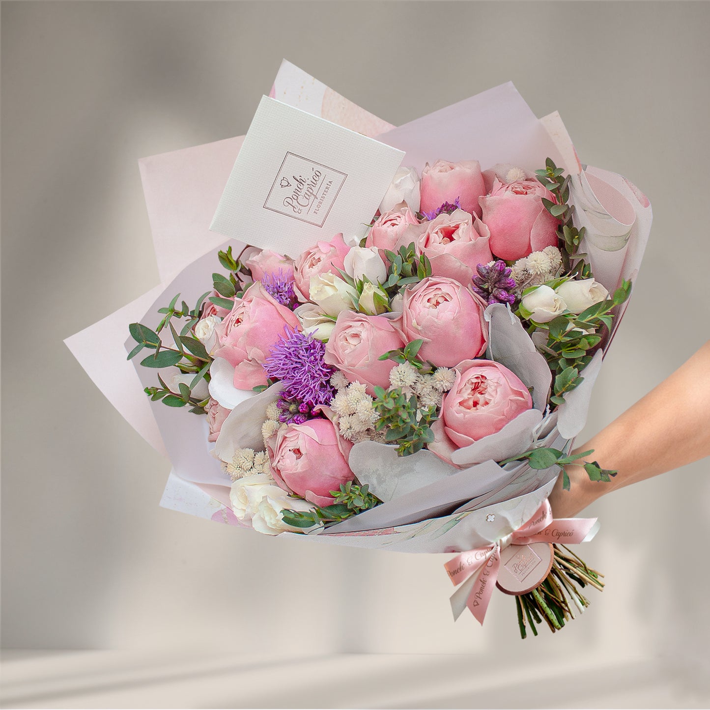 Rosas Inglesas, Mini Rosa Crema, Eucalipto Blanco Preservado y Leatriz -ALA013-