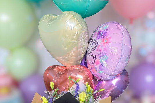 Bouquet de cumpleanos con globos pastel turquesa y lila, flores a domicilio CDMX