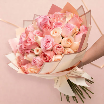 50, 100 o 150 Rosas Hermosa, Caricia y Señorita en ramillete Ponch y Caprico floreria