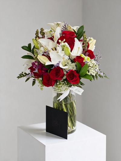 Ramo de flores de Rosas, Lillies, Boca y Matiola -en florero- ALA001