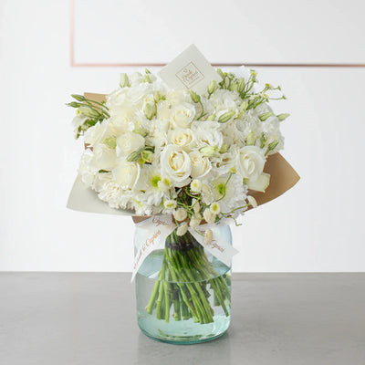 Arreglo Floral de Rosas Blancas, Clavel, Lisianthus y Tanaceto Blanco -GI029-