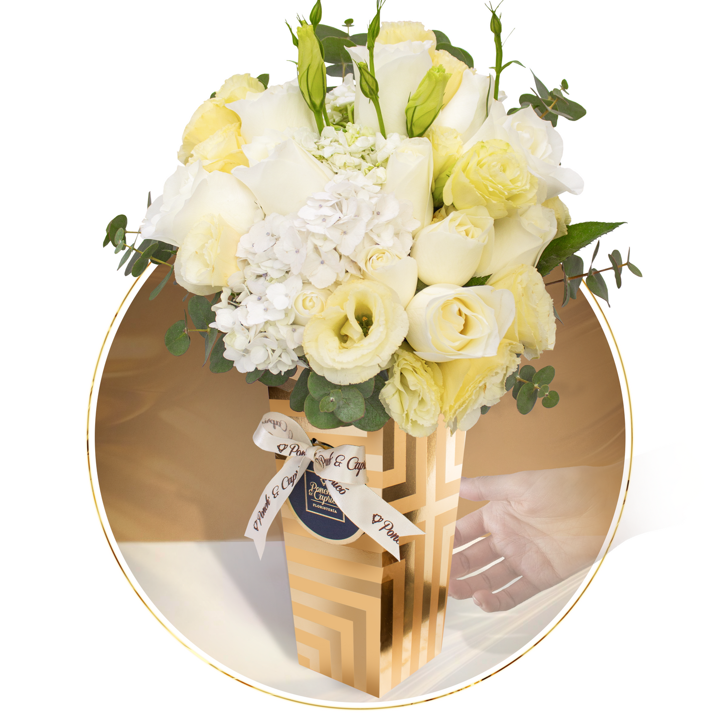 Arreglo Floral de Rosas Blancas Hortensias y Lisianthus con un Ramo de 9 Globos Plata