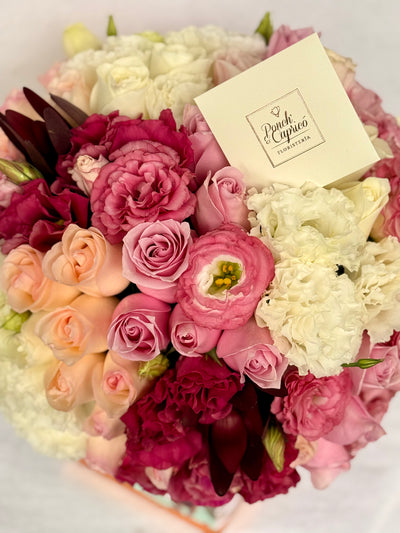 Arreglo Floral de Rosas y Lisianthus en Domo | Caja boutique