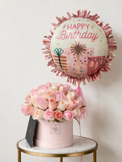 Arreglo_Floral_de_Rosas_Rosadas_Mix_en_Domo_con_Globos_de_Cumplanos_-SET060