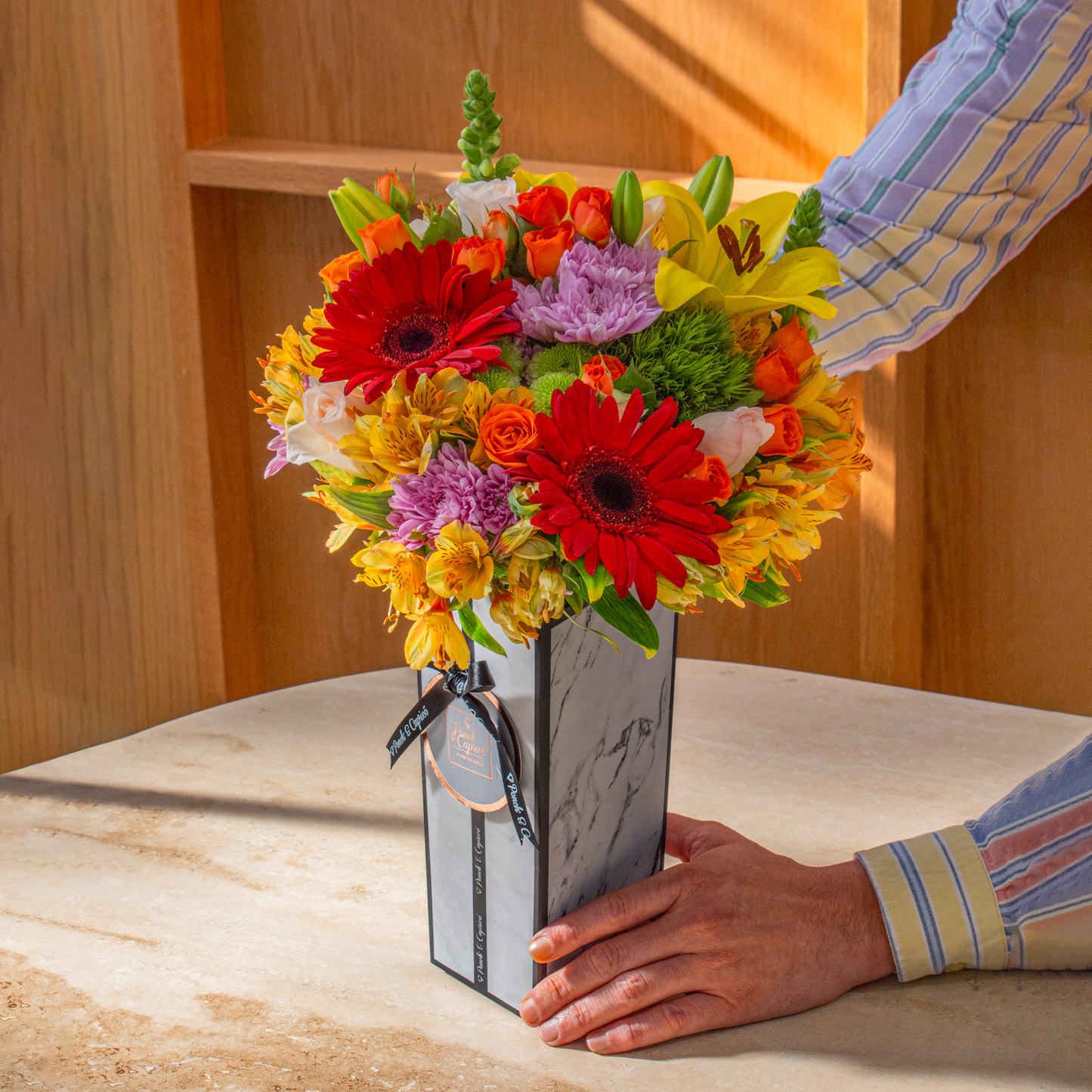 Arreglo de Gerberas, Lillies y Rosas - MIL006 flores en CDMX envios a domicilio florerias cerca de mi MILAN Gerberas rojas flores amarillas