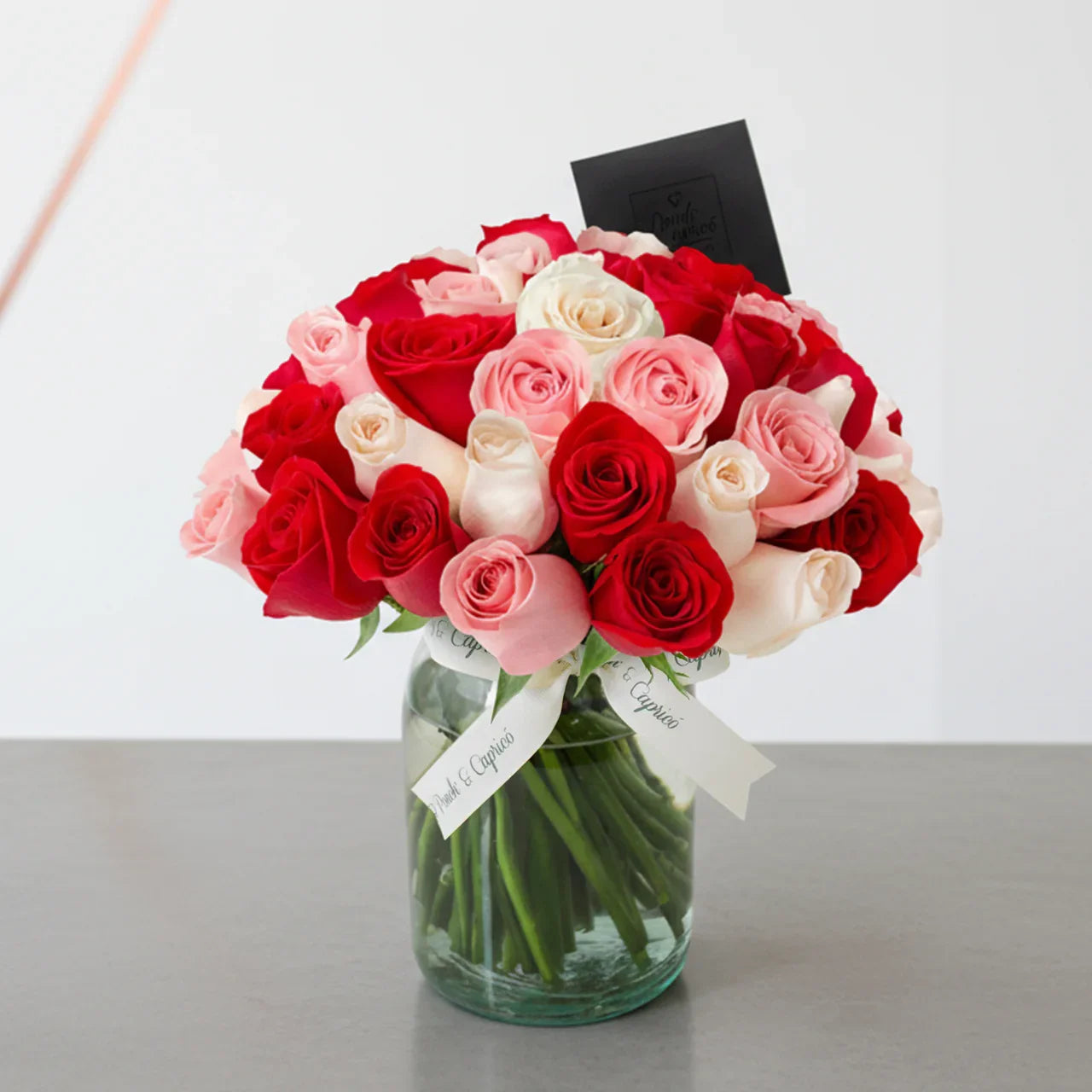 Arreglo de 50 Rosas Mixtas Roja Rosadas Beige