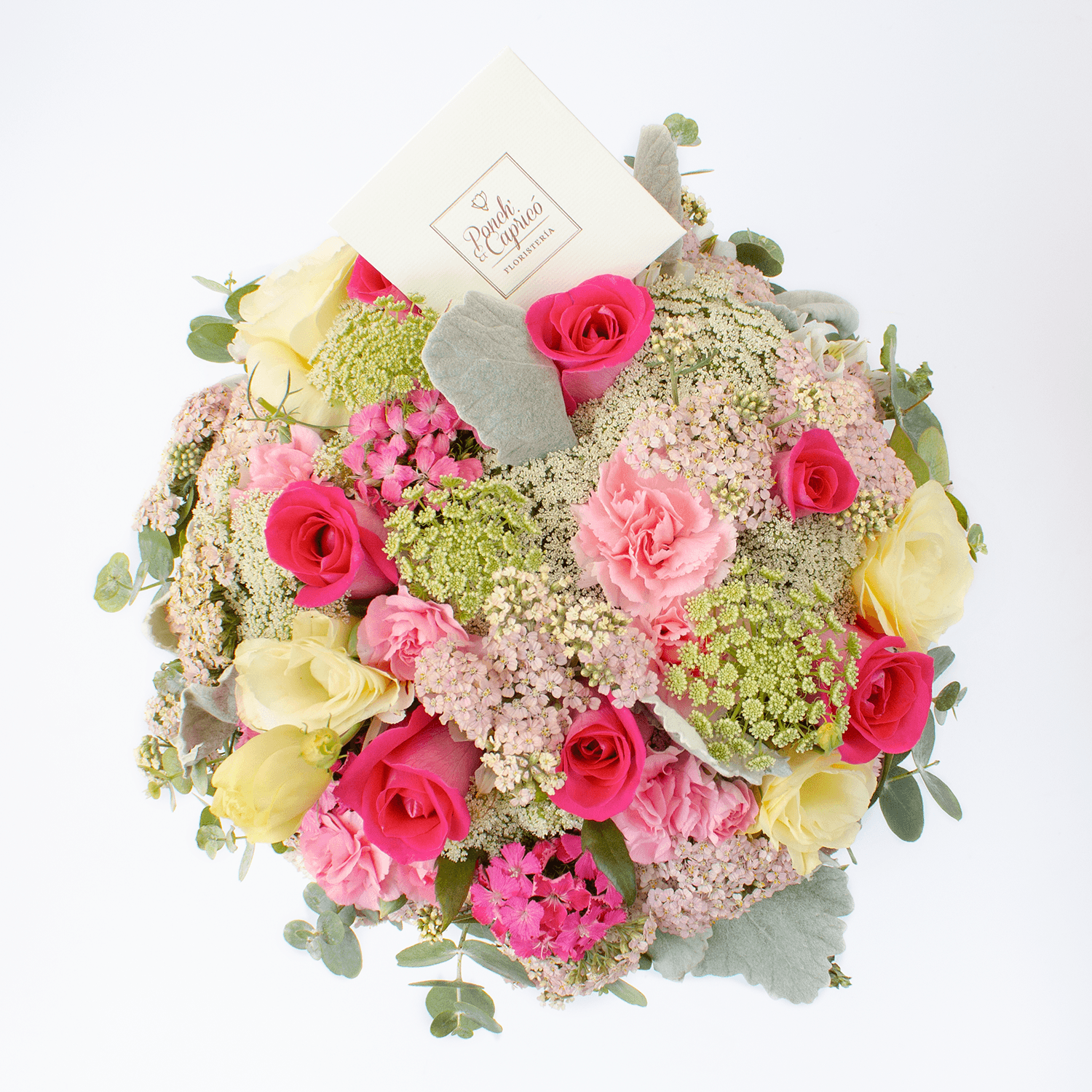 Arreglo floral de Rosa Fucsia, Lisianthus Crema y Alstromelia Blanca + Bouquet de Cumpleaños -Barbie Malibu- -SET072-