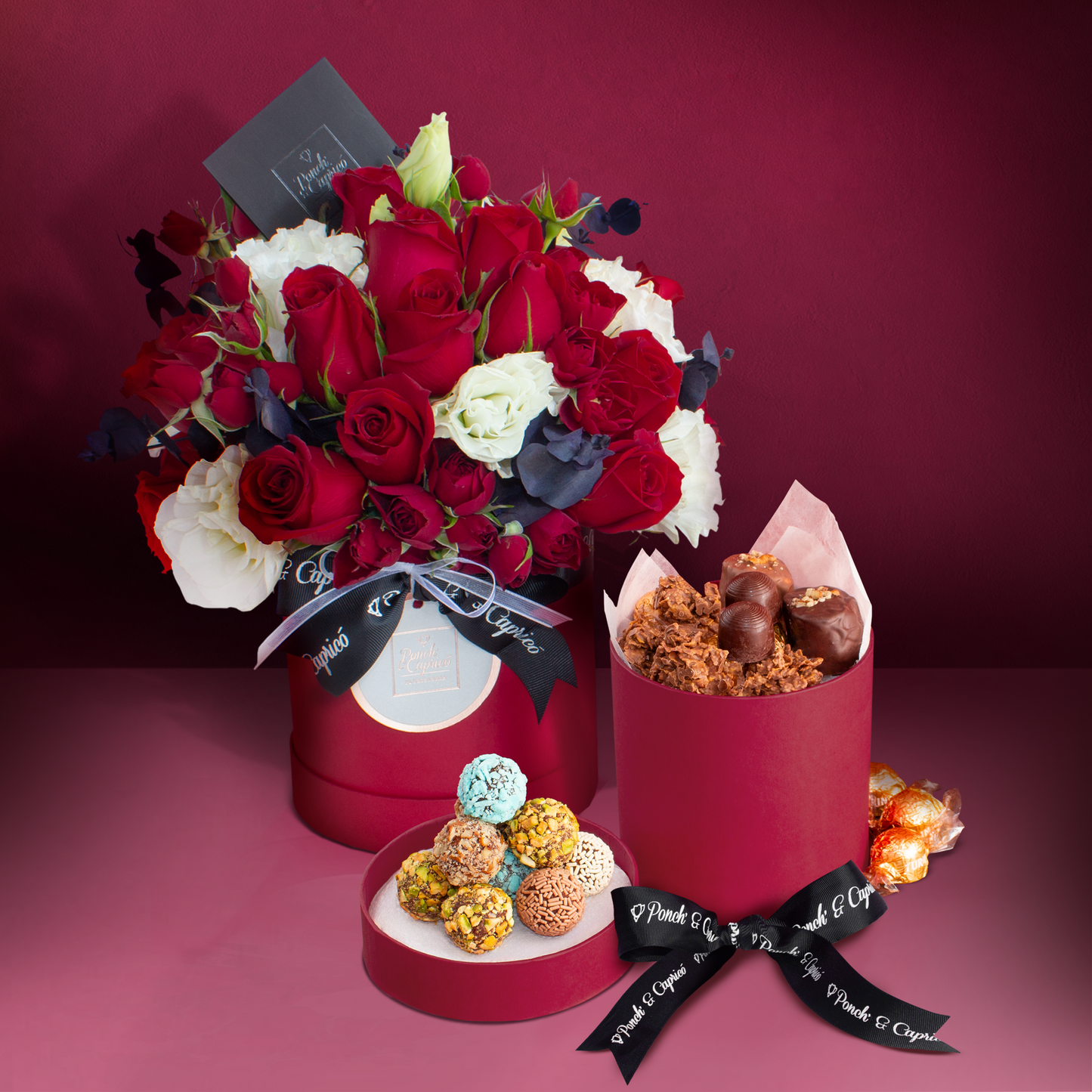 Arreglo floral de rosas rojas, mini rosas y dólar negro (preservado) en Caja Rígida con Oso de Peluche + Chocolates + Moët Mini - SET088