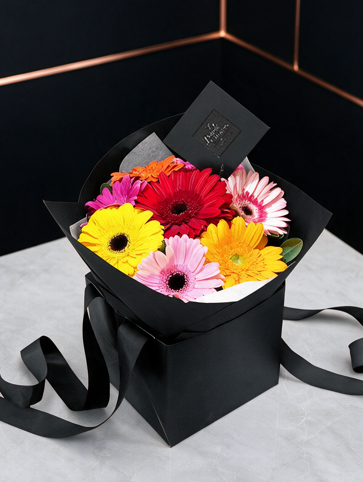Mix alegre de 8 gerberas de varios colores. Floreria CDMX DF Mexico Ponch y Caprico.
