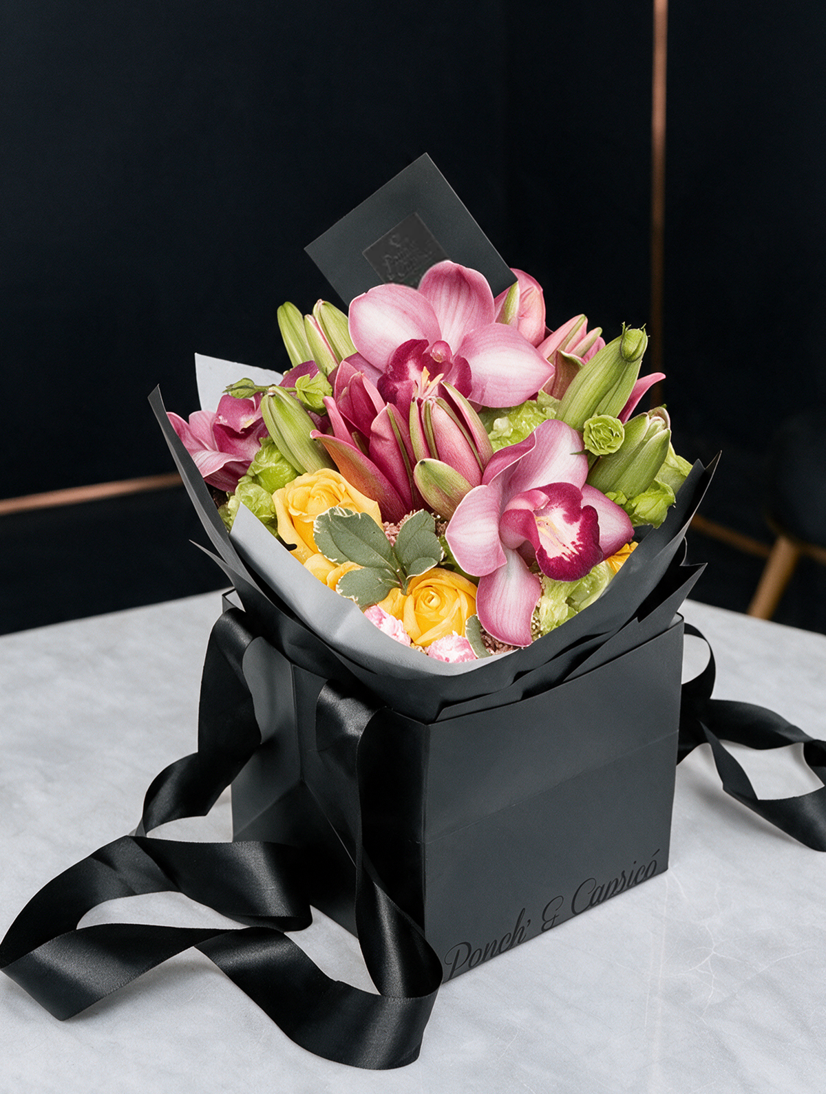 Bouquet de Orquídeas Cymbidium Rosadas, Rosas Amarillas, Lisianthus y Lillies CDMX Ponch y Caprico Floreria