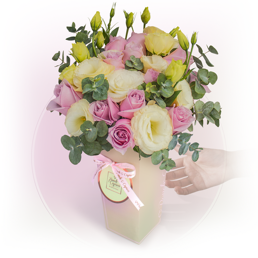 Strauß aus lila Rosen und cremefarbenem Lisianthus – CAM002