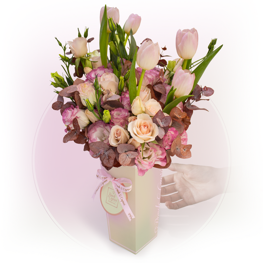 Strauß aus rosa Tulpen und Lisianthus -CAM004-