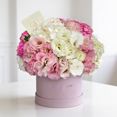 Arreglo de hortensias, lisianthus rosa y blanco con briantus en caja rígida rosa palo | flores a domicilio CDMX