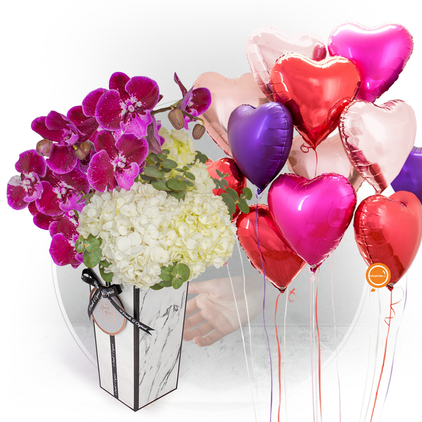 Arreglo de Orquideas y Hortensias con un Bunch de 12 de corazones mix