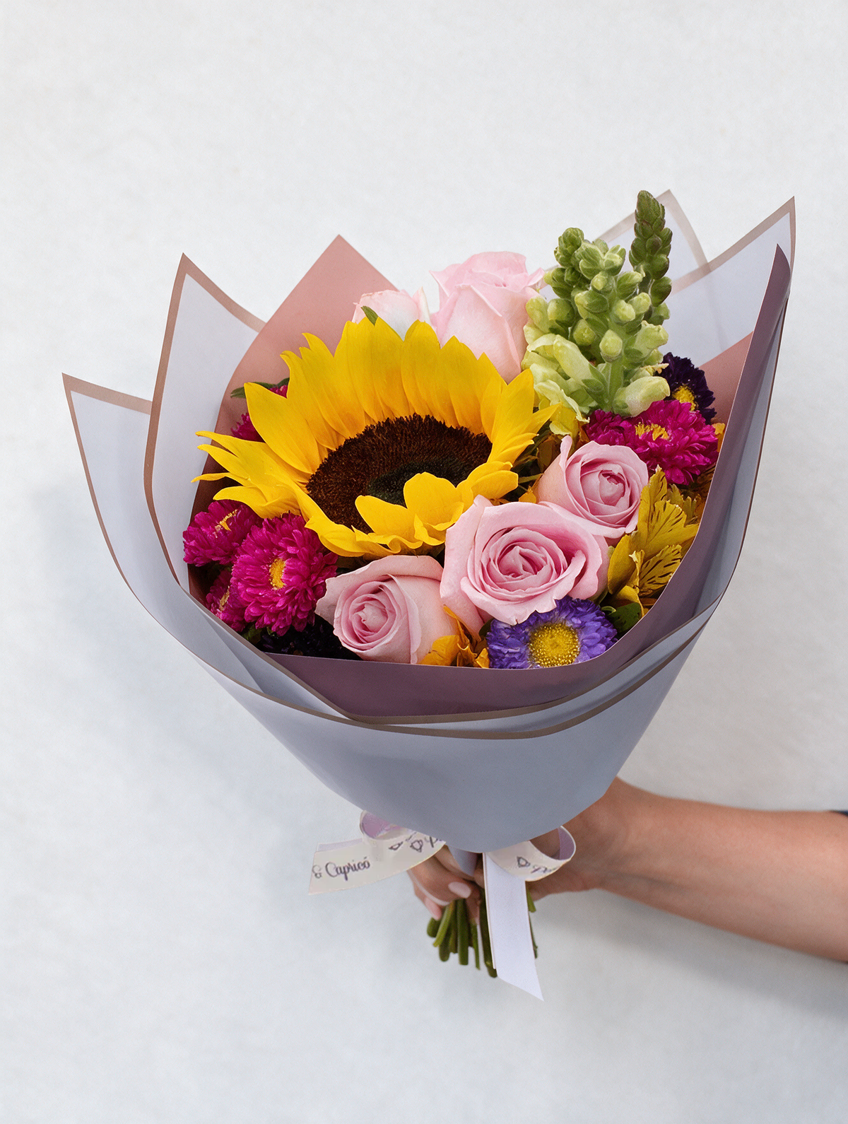 Ramillete de Girasol, Rosa Caricia Rosada y Dragón Amarillo Perrito - PRAM028