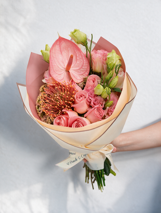 Ramillete de Rosa Hermosa, Lisianthus Durazno y Leucus Naranja - PRAM033