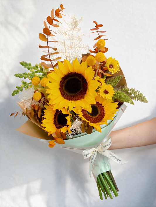 Ramillete de Girasoles, Eucalipto Marrón Preservado, Gerberas Amarillas y Leather Preservado - PRAM044 -