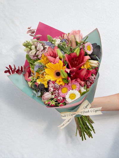 Ramillete de Rosas Mix, Gerbera Amarilla, Lillies Vino, Boca de Dragón y Dólar Negro Preservado - PRAM053 -