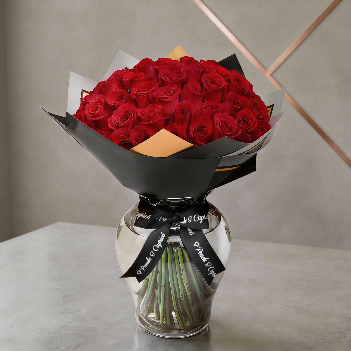 Ramo de 50 Rosas Rojas en Florero + Bouquet de Globos Girasol y Corazones -SET175-