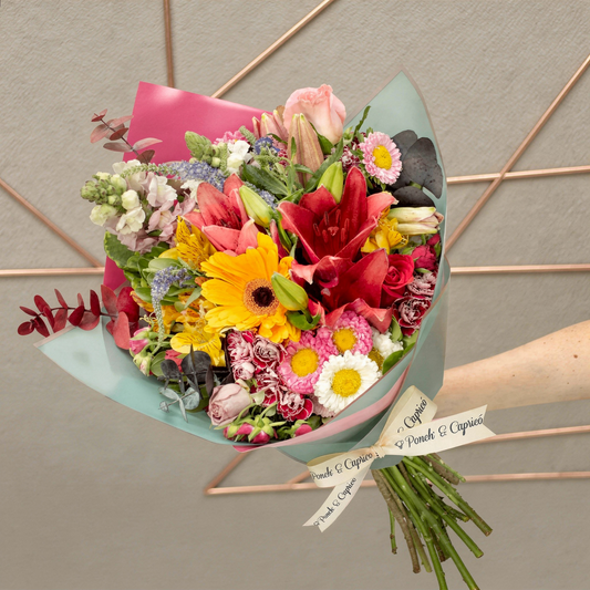 Ramillete de Rosas Mix, Gerbera Amarilla, Lillies Vino, Boca de Dragón y Dólar Negro Preservado - PRAM053 -