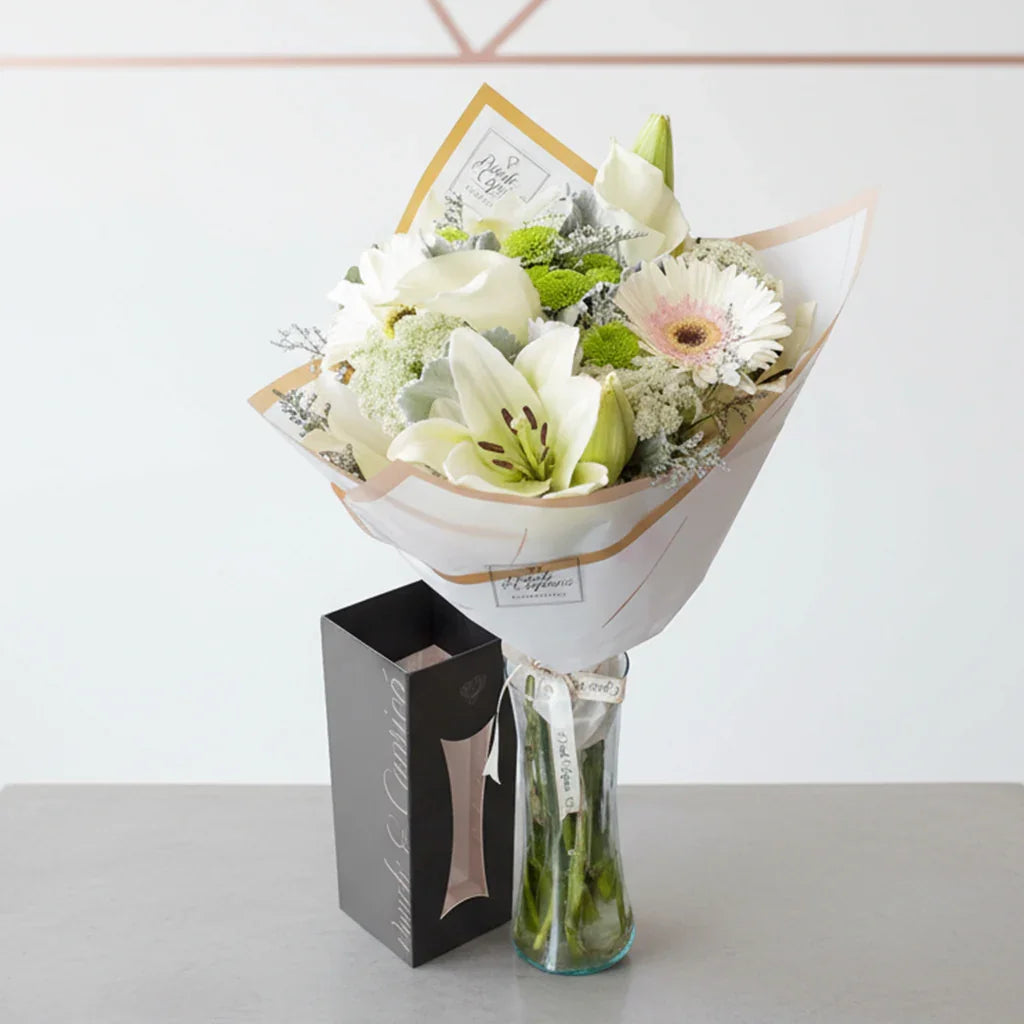 Ramo de Alcatraces, Lillies y Gerberas - PRAM017 Ponch y Caprico Floreria con florero