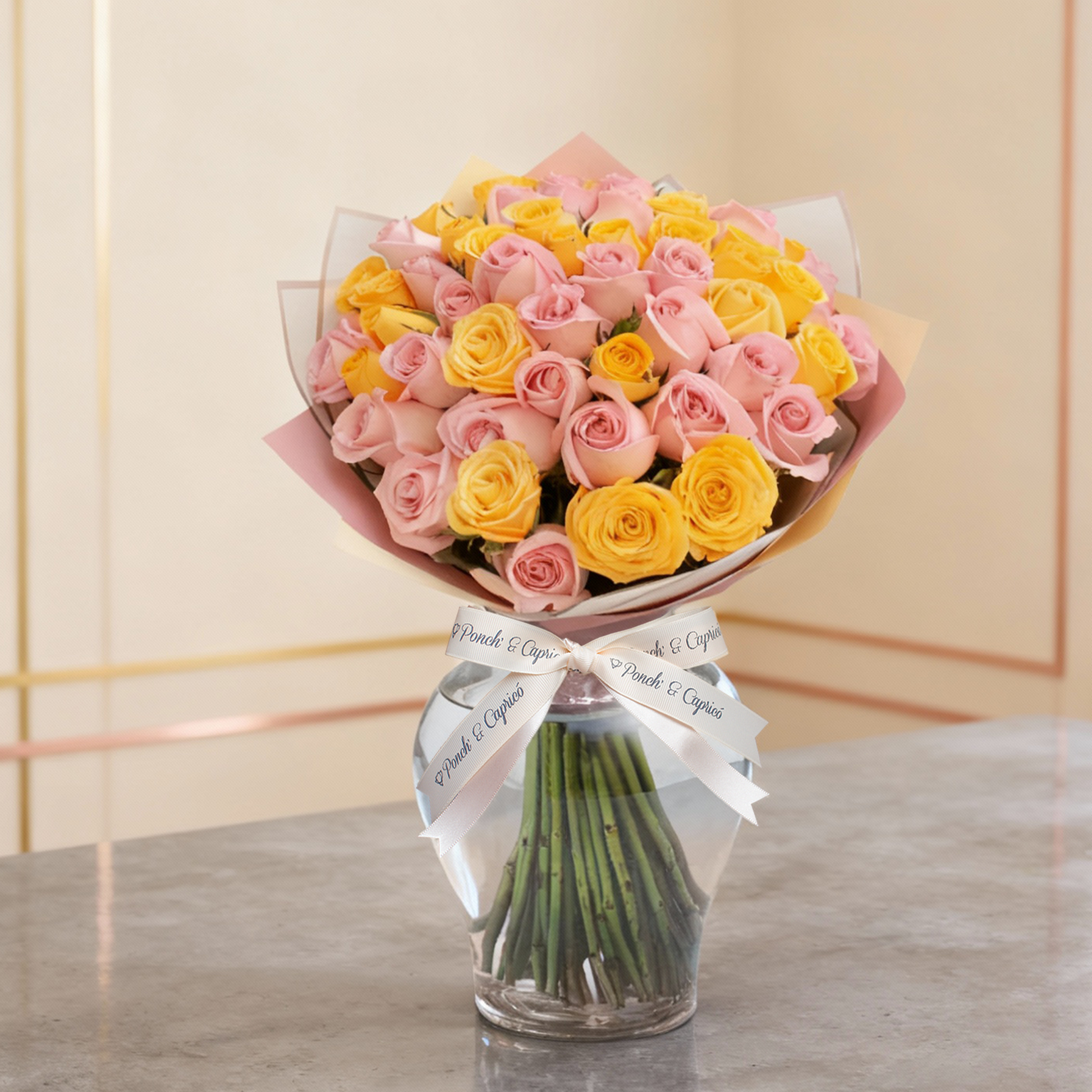 Ramo de Rosas Amarillas y Rosadas, presentación de 50, 100 o 150 rosas con florero, la mejor floreria para envio a domicilio Ponch y Caprico en CDMX