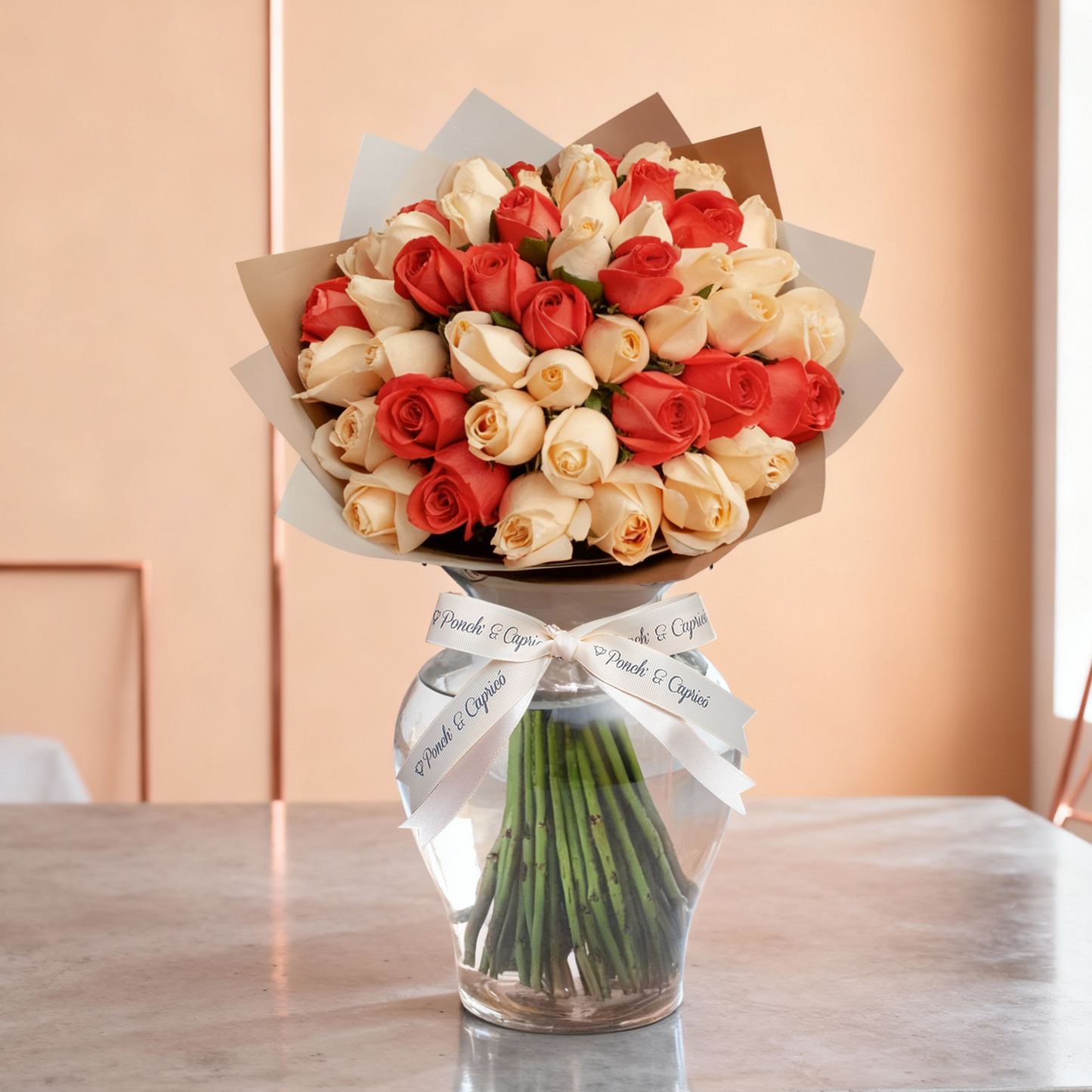Ramo de Rosas Naranja Beige (Peach Avalanche) y Coral, presentación de 50, 100 o 150 con rosas Ramo de Rosas Beige (Peach Avalanche) y Coral, presentación de 50, 100 o 150 rosas Ponch y Caprico Flores a domicilio CDMX Ponch y Caprico Flores a domicilio CDMX