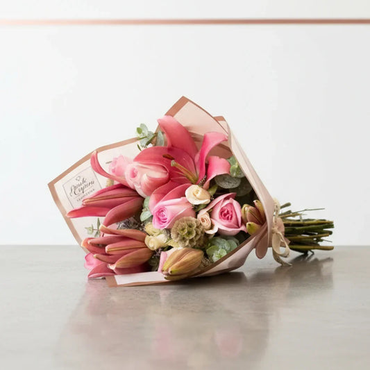 Ramo de Rosas, Lilis, Mini Rosas y Escabiosa - PRAM025 Ponch y Caprico Floreria