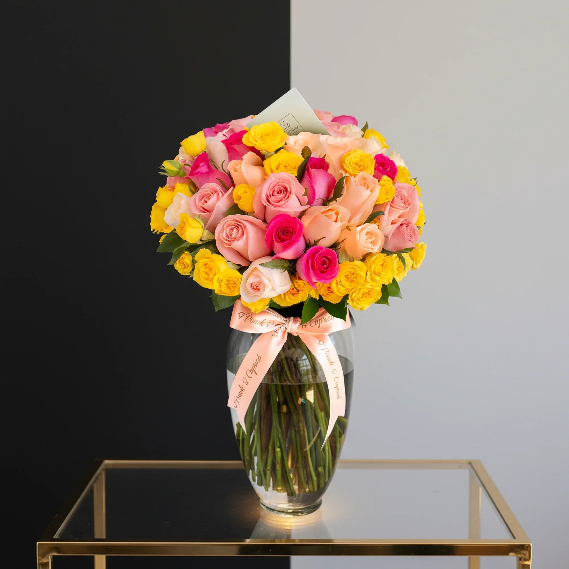 Ramo de Rosas Amarillas y Rosadas Mixtas (Rosadas, Peach y Fucsia)