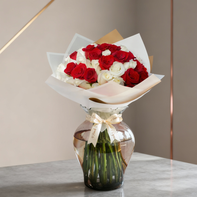 Ramo de Rosas Rojas y Blancas, presentación de 50, 100 o 150 Ponch y Caprico CDMX