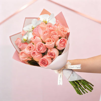 Ramo de Rosas 24 Rosas Rosadas y flores de Orquídea Phalaenopsis