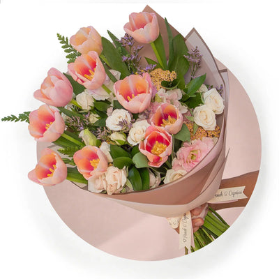 Ramo de Tulipanes Rosas, Mini Rosas Porceline, Lisianthus y Aquilea -PRAM057-