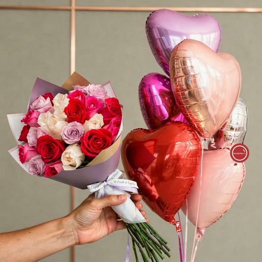 Ramo de 24 Rosas Moradas (Lila), Rosa Pálido, Magenta y Rojas + Media Docena de Corazones Mix Inflados con Helio - SET085 -
