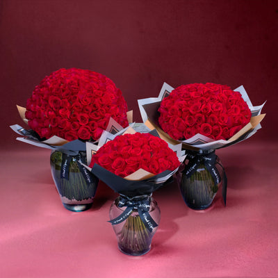 Set of 300 red roses in 3 bouquets and vases (50, 100 and 150)